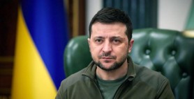 De ce se îmbracă Zelenski, președintele Ucrainei, doar în verde încă de la începutul războiului. Mesajul pe care îl ascunde această culoare